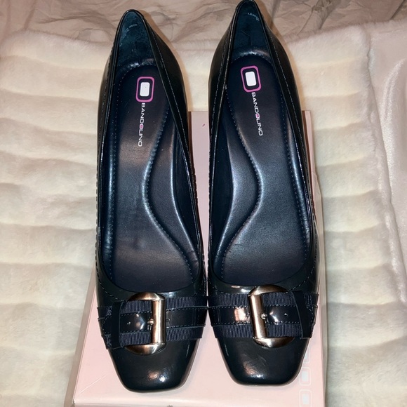 Bandolino BD Kamee Navy Patent wedge w/ Buckle & 3 inch heel Woman’s 9 1/2 - Picture 1 of 6